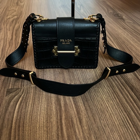 💯 % authentic Prada Black Smooth Calfskin and matte crocodile Cahier bag - Picture 2 of 16
